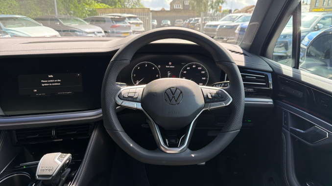 Volkswagen Touareg 3.0 V6 TDI 4Motion 286 Final Edition 5dr Tip Auto Diesel Estate - Image 10
